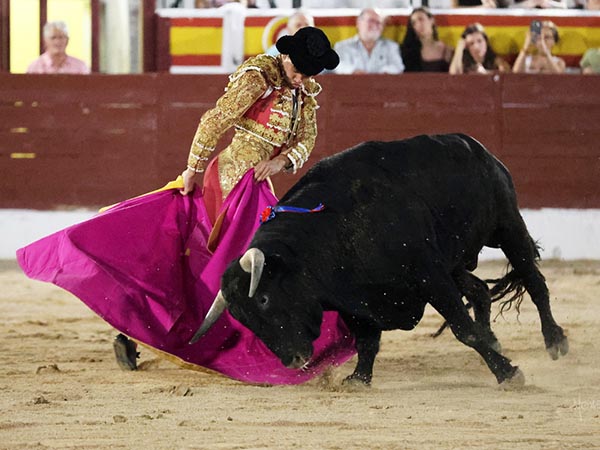 Manos a la cadera