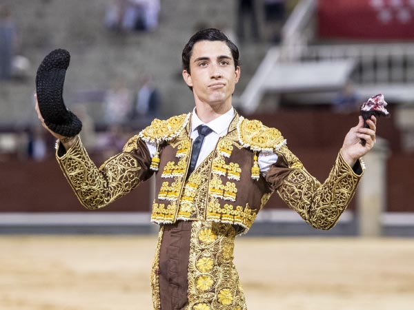 El Mene emerge entre la imposible mansada
