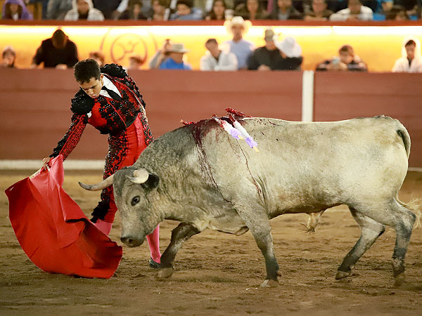 Valadez con oficio