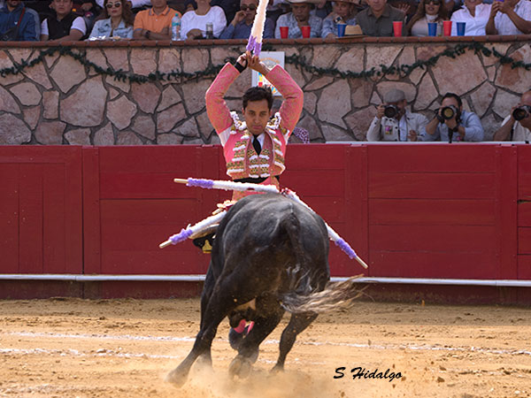 Cumpliendo en banderillas