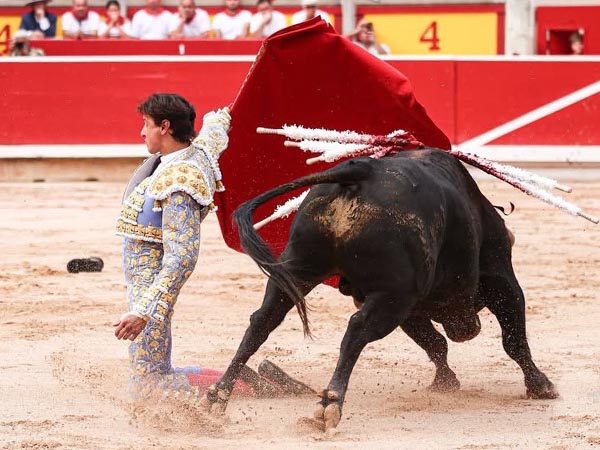 Tres cambiados de hinojos