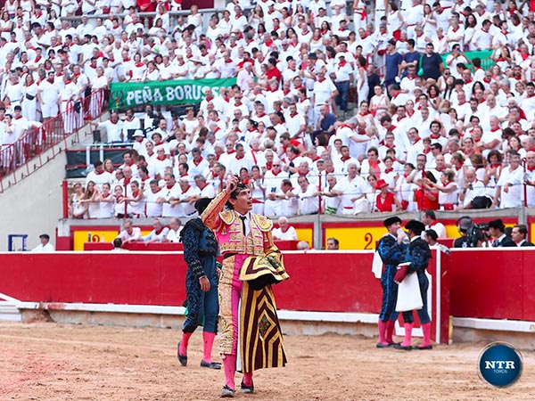 Paseando el trofeo