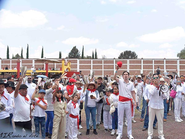 Reunidos en la explanada