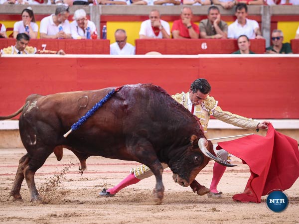 Aprovech� el pit�n izquierdo