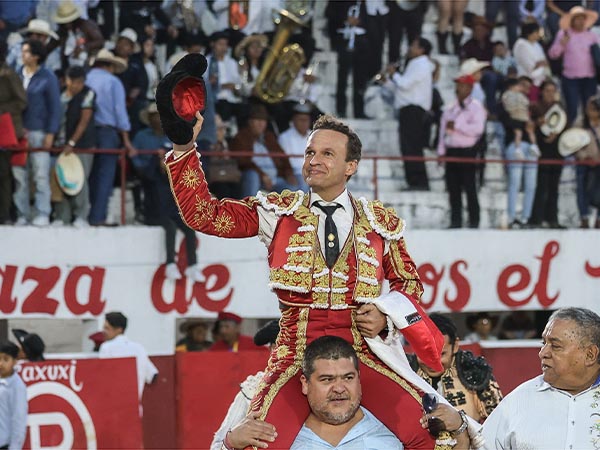 Antonio cort� dos orejas en Caxuxi