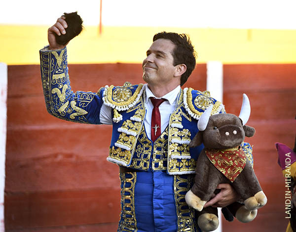 Una oreja del juez y torito de admiradora