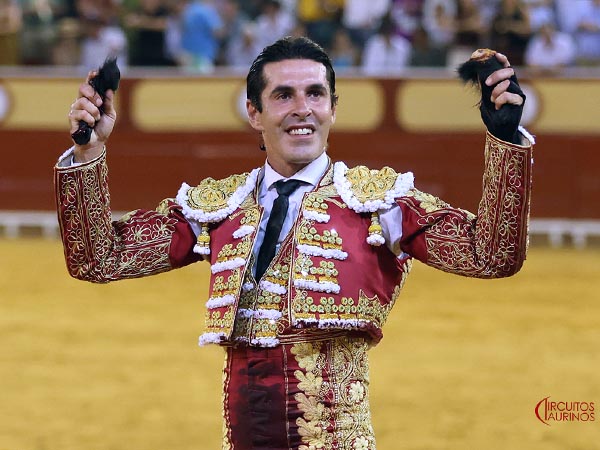 Dos orejas para Alejandro