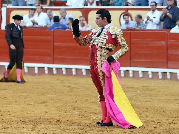 Montera en mano