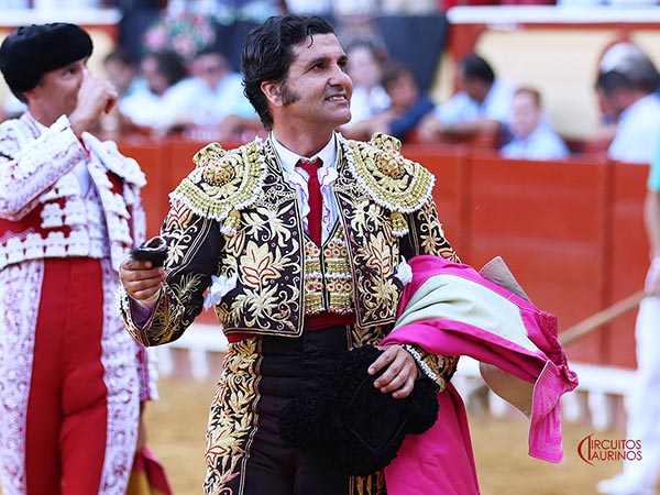 La primera oreja para el genio