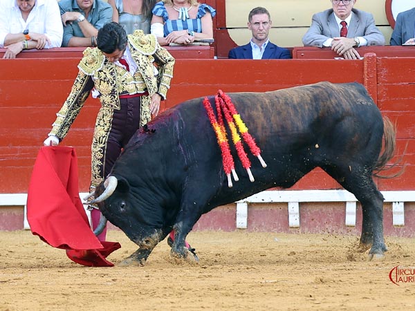 El artista abre el festejo