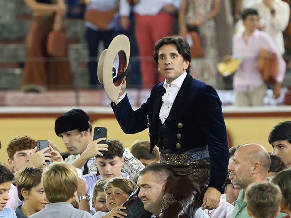 Diego Ventura sale a hombros en El Puerto