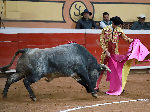 Jos� Mauricio lanceando al de Brito