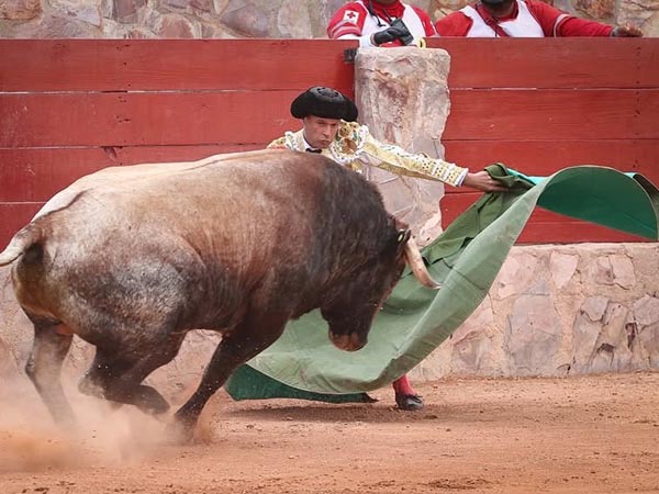 Ferrera inicia la corrida de feria