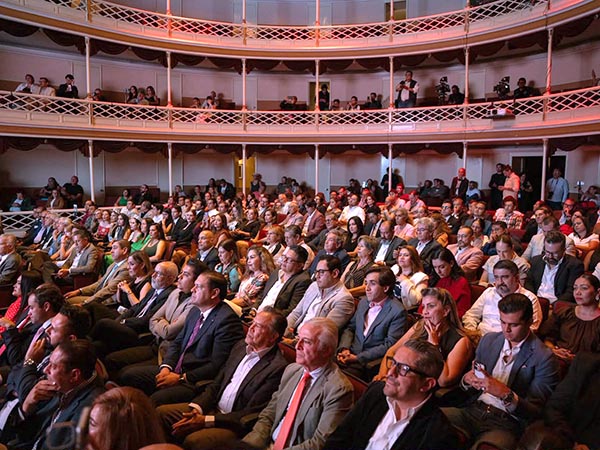 Nutrida asistencia a la presentaci�n