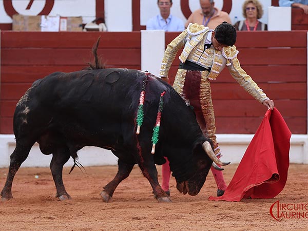 Tirando por el izquierdo
