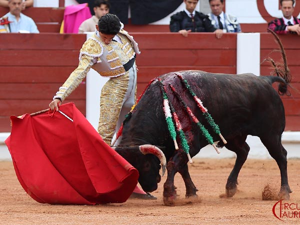 El mexicano abre el festejo