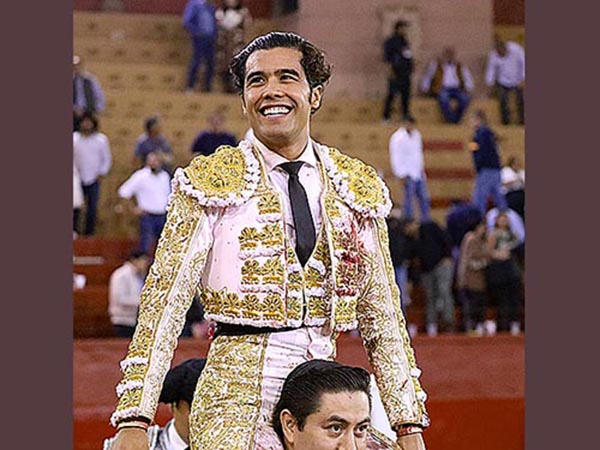 San Rom&aacute;n, a hombros en San Luis Potos&iacute;