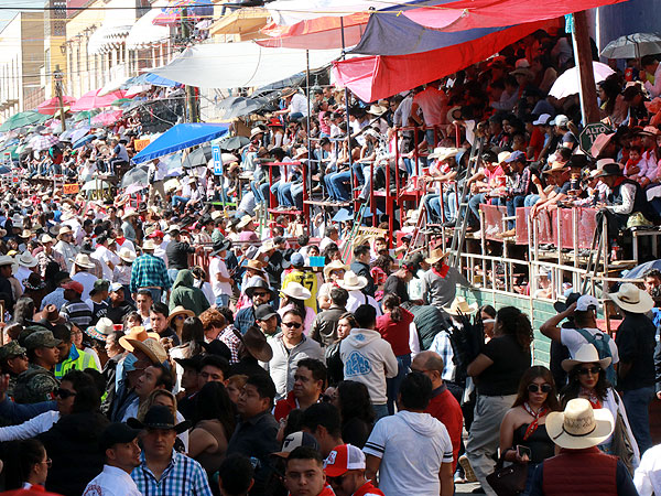 La gente desbord� las calles