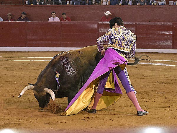 Manos a la cadera
