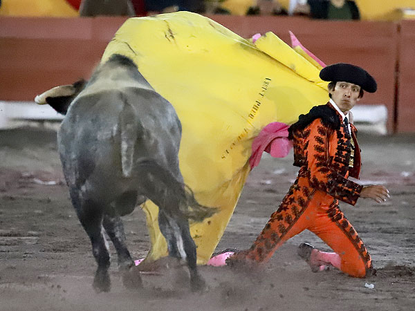 Antonio Pel�ez debutando como novillero
