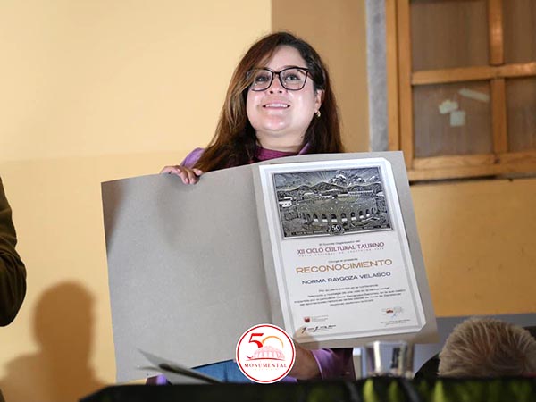 Diploma para Norma Raygoza