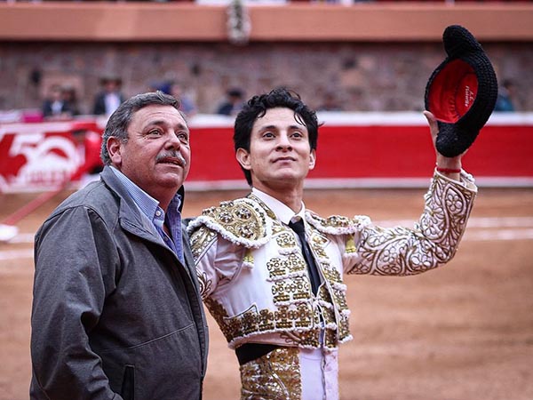 H�ctor Saucedo y Platerito en la vuelta