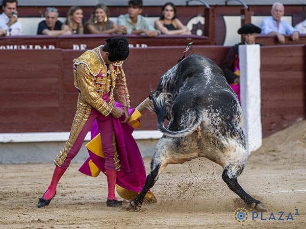 Manos a la cadera