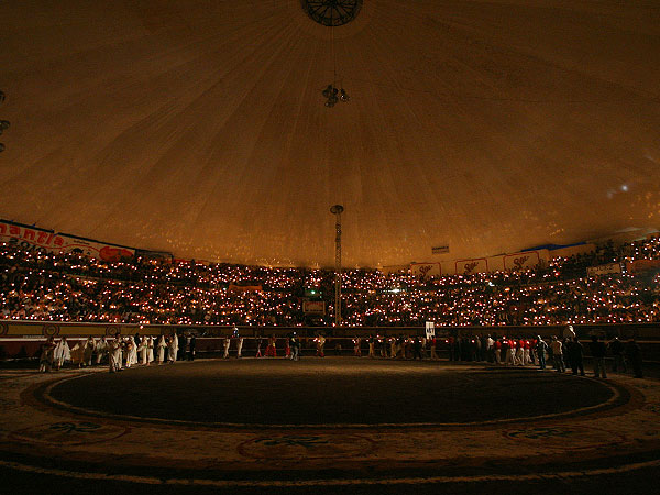 Hermoso escenario de plaza llena