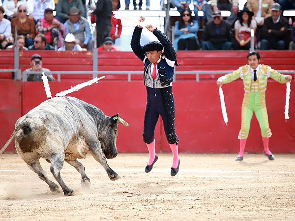 Invit� a su hermano