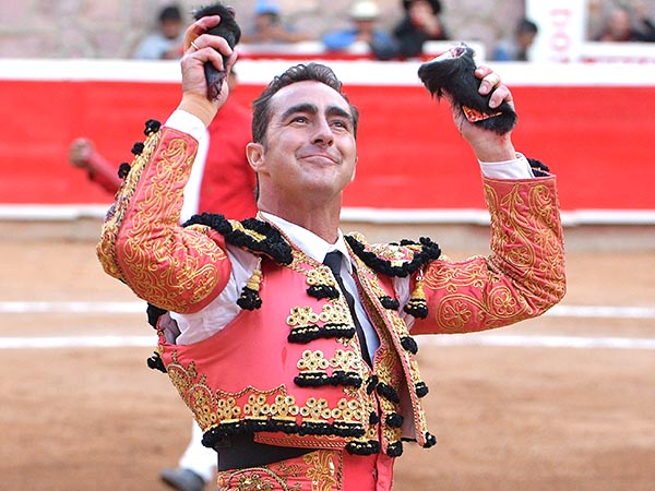 Las dos orejas al granadino