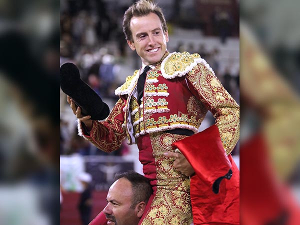 Rom&aacute;n triunfa en el aniversario de La Luz