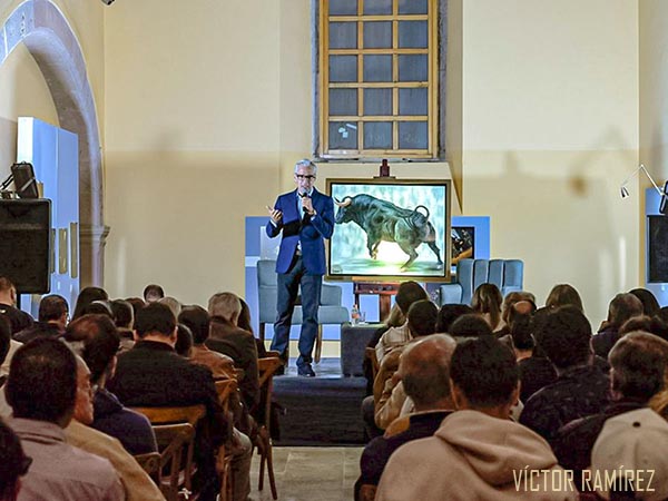 Juan Antonio en el micr�fono