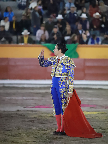 Ovacionado por la entrega
