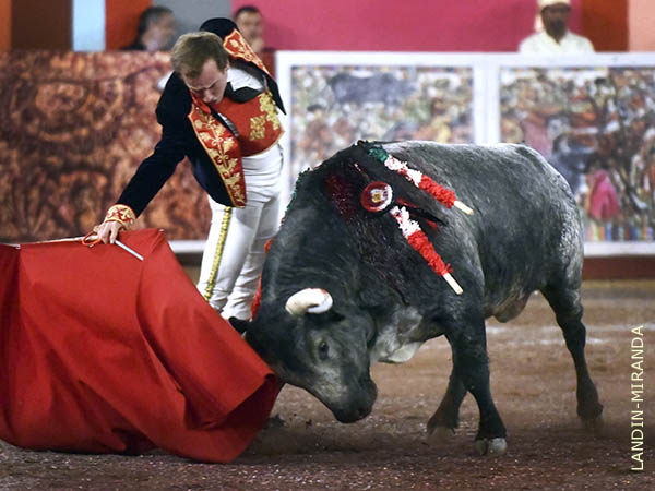 Rom&aacute;n, la garra; El Payo, la seda