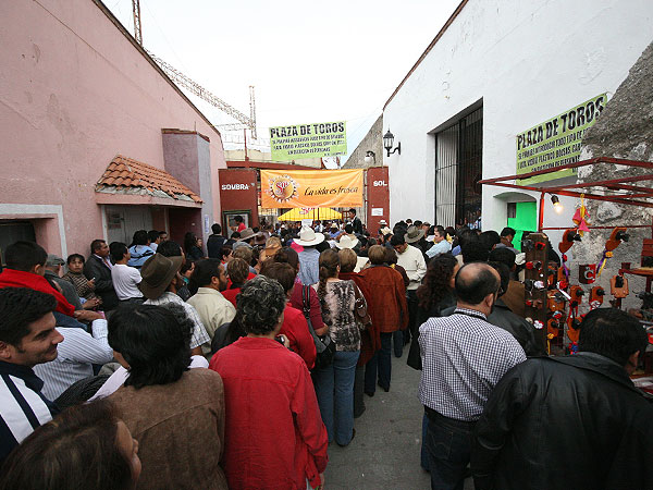 A las afueras, mucha expectaci�n