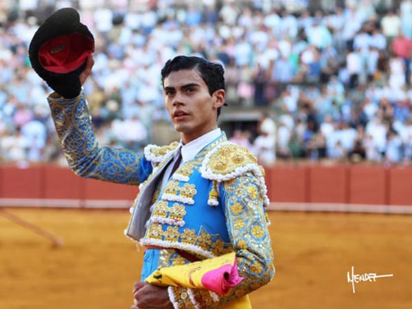 Garibay di� la vuelta al ruedo en Sevilla