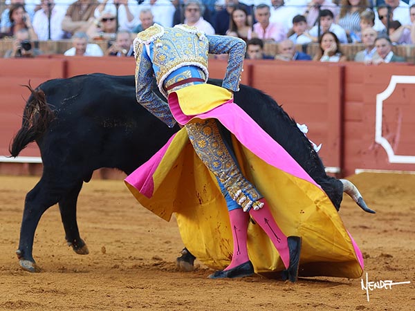 Manos a la cadera