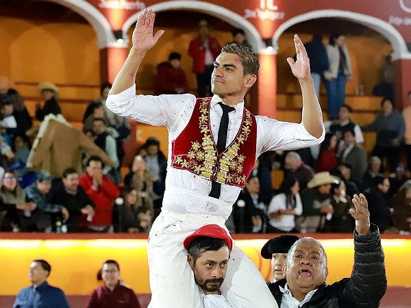 Gerardo Rivera sale a hombros en Tlaxcala