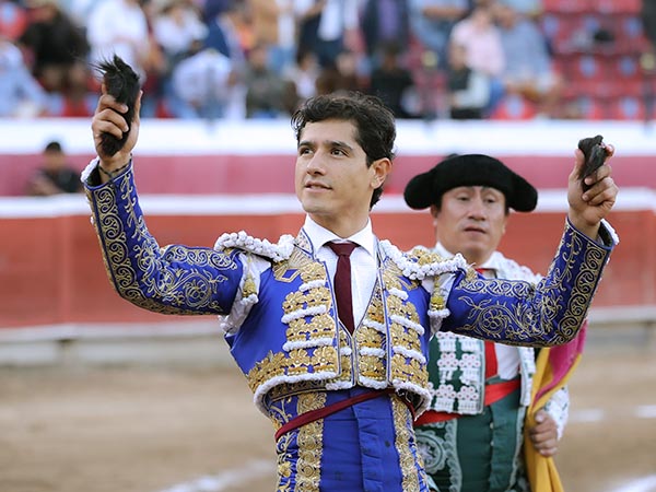 Luis David triunfa en la primera de Pachuc