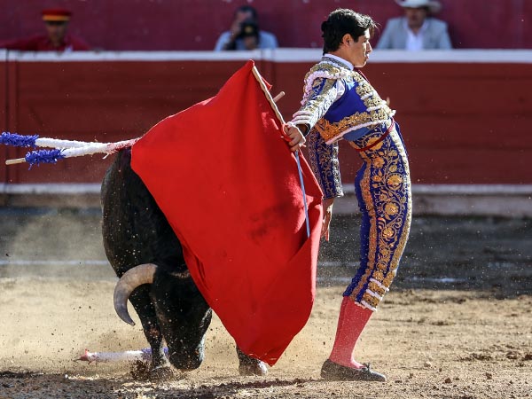 Por la espalda