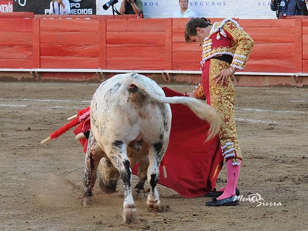 La barbilla en el pecho