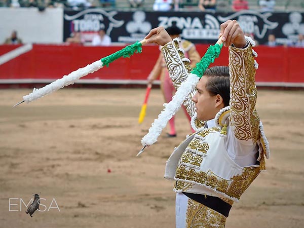 Lucido en rehiletes