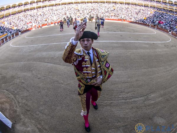 Saludo al palco de la presidencia