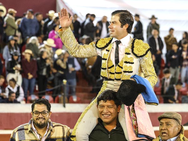 Ferm&iacute;n Rivera se impone en Pachuca