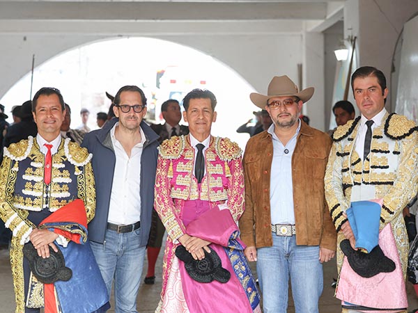 La tercia con la empresa