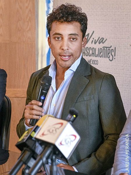 Atenta invitaci�n de Leo Valadez