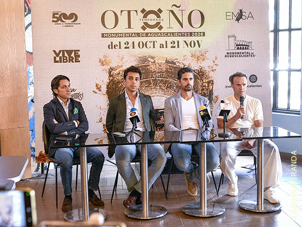 Presidium en el evento