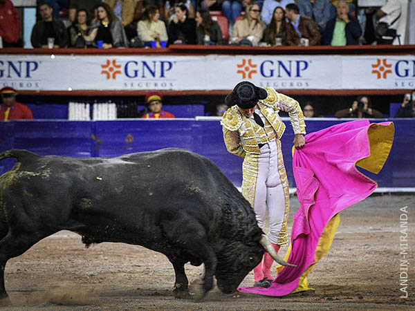 Leo Valadez, ante el sexto
