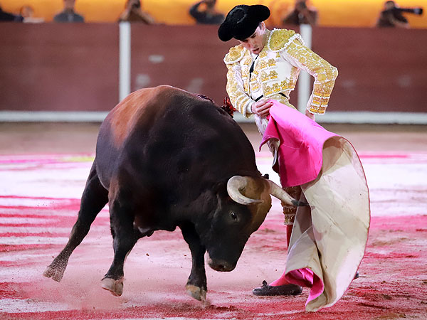 El capote de Juan Ortega