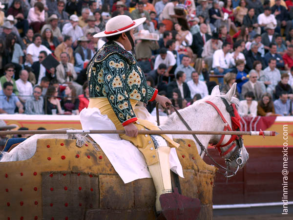 Plaza llena en Jalostotitl�n